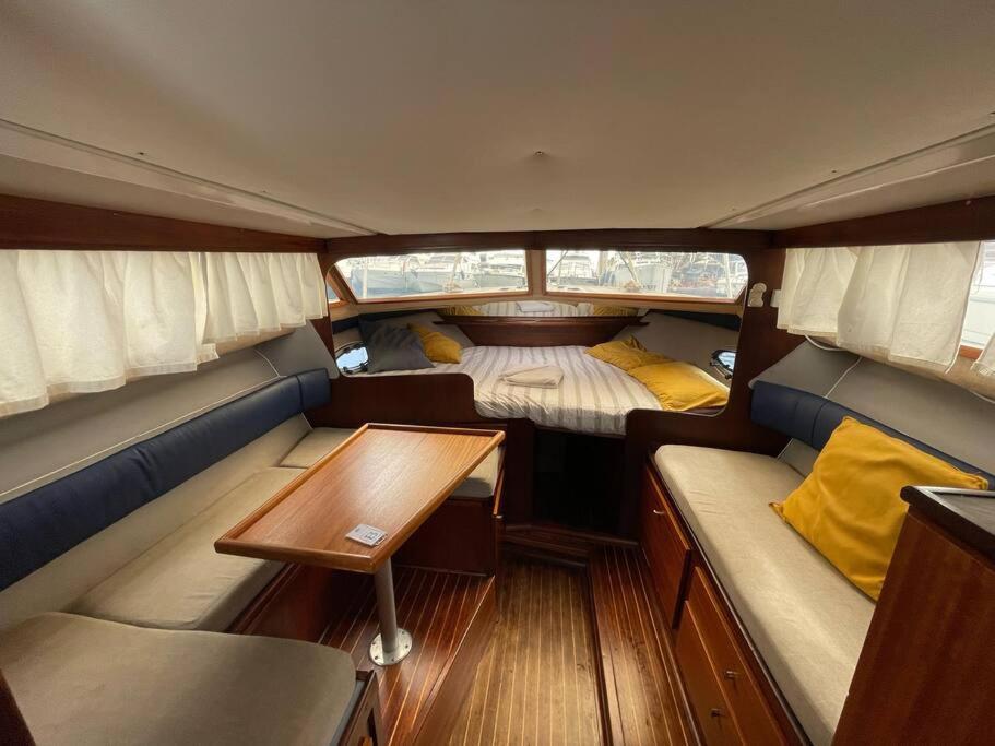 ホテル Barco Acogedor - Cosy Boat - バルセロナ エクステリア 写真